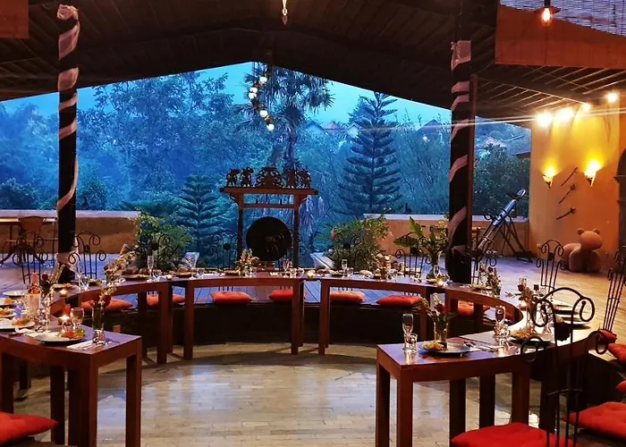 Avalon Castle & * Ubud (Bali)