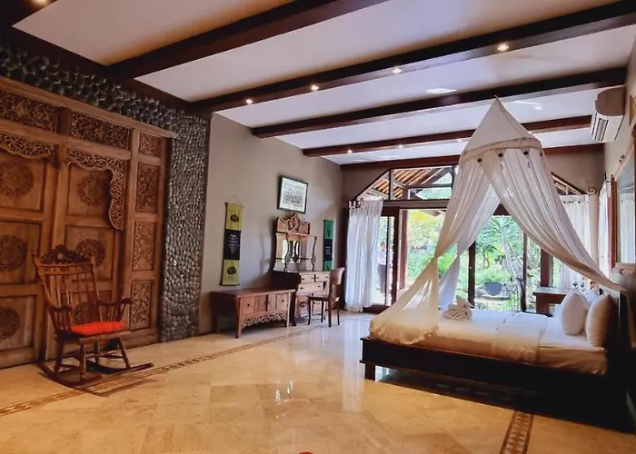 Avalon Castle & Ubud (Bali)