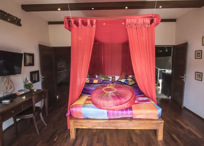 Avalon Castle & Ubud (Bali)