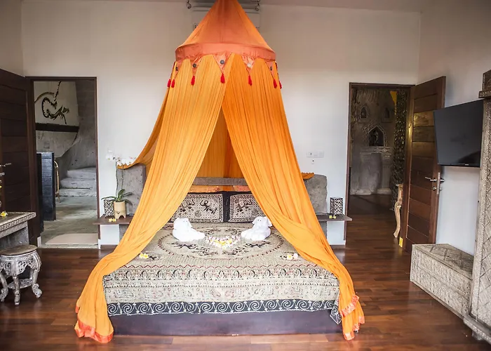 Avalon Castle & * Ubud (Bali)
