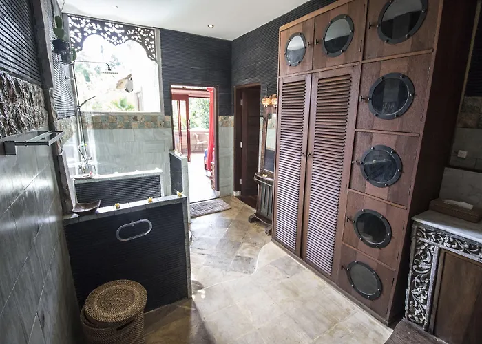 Villa Avalon Castle & Ubud (Bali)