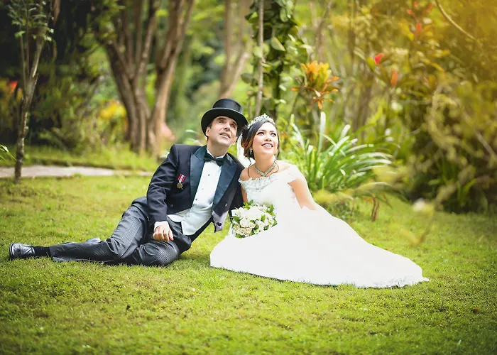 Avalon Castle & Ubud (Bali)