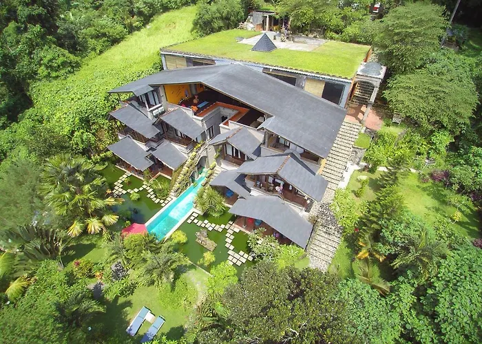 Avalon Castle & Villa *